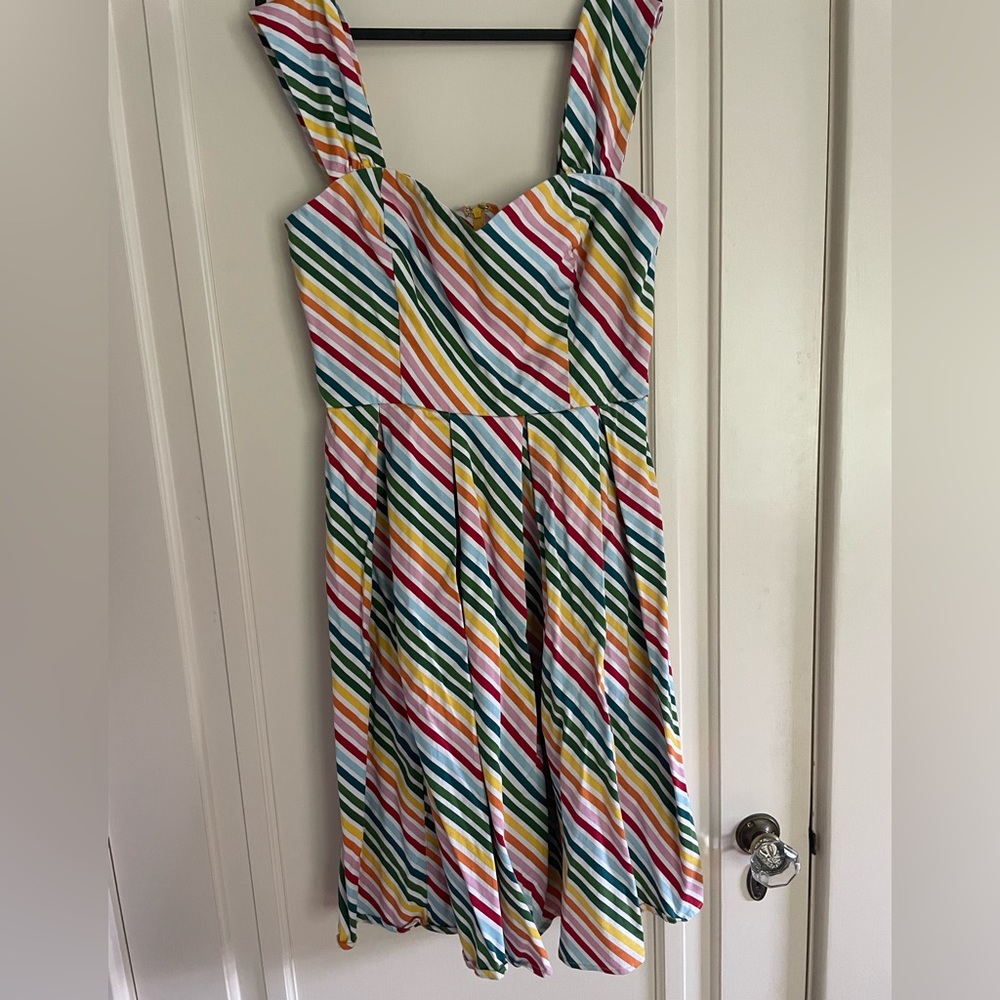 Sweetheart neckline fit and flare-Medium